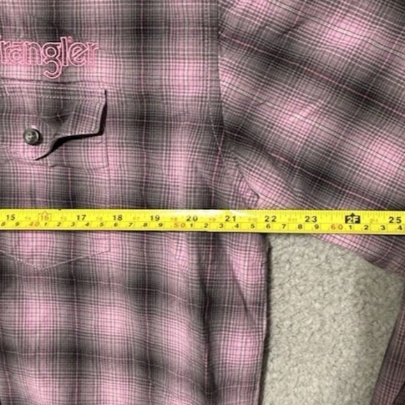 Wrangler Shirt Womens L Pink Breast Cancer Awareness Button Down‎ Embroidered - Picture 8 of 13
